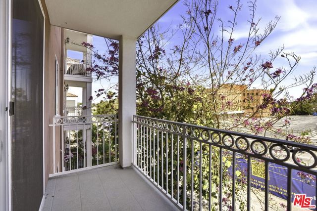 3740 Santa Rosalia Drive 223, Los Angeles, CA 90008