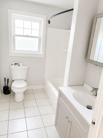63 Prairie Ave, Swansea, MA 02777