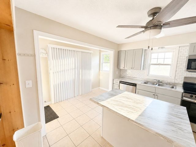 63 Prairie Ave, Swansea, MA 02777