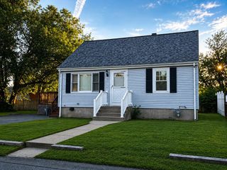 63 Prairie Ave, Swansea, MA 02777