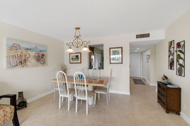 7006 Huntington Lane 404, Delray Beach, FL 33446