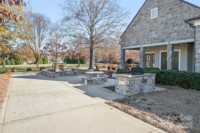 5517 Tipperlinn Way, Charlotte, NC 28278