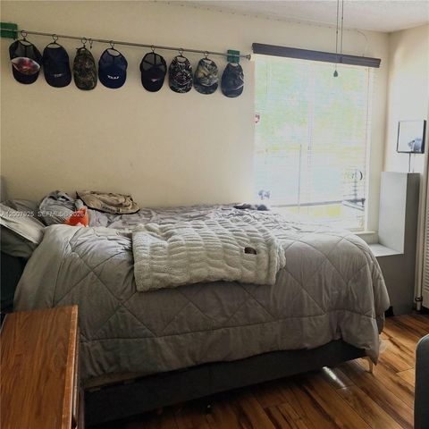 13541 SW 10th Pl, Davie, FL 33325