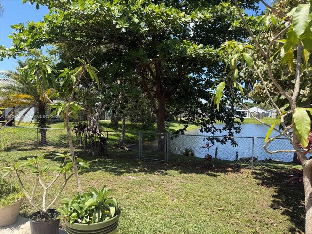 13541 SW 10th Pl, Davie, FL 33325