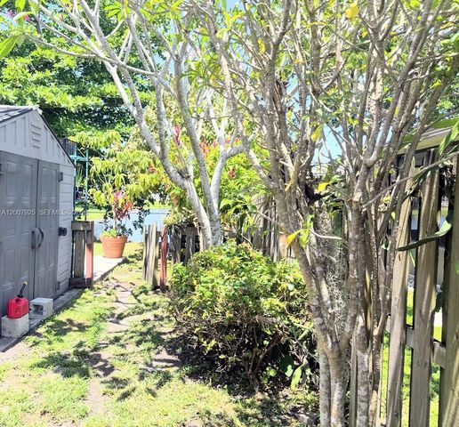 13541 SW 10th Pl, Davie, FL 33325