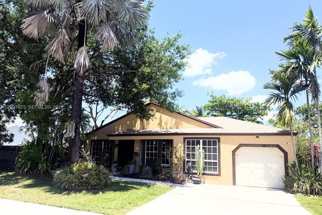13541 SW 10th Pl, Davie, FL 33325