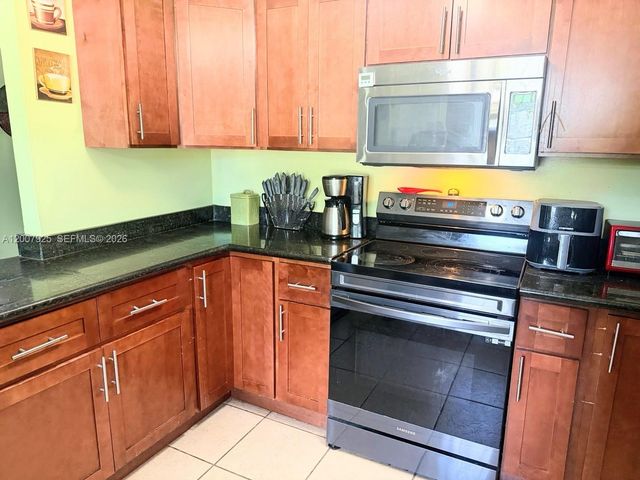 13541 SW 10th Pl, Davie, FL 33325