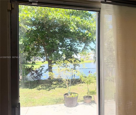 13541 SW 10th Pl, Davie, FL 33325