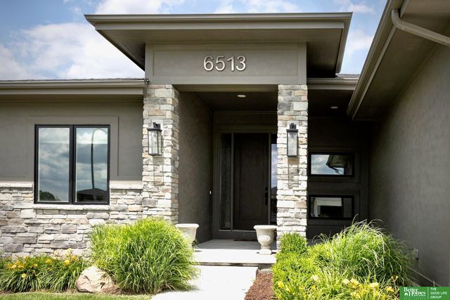 6513 S 208th Avenue, Elkhorn, NE 68022
