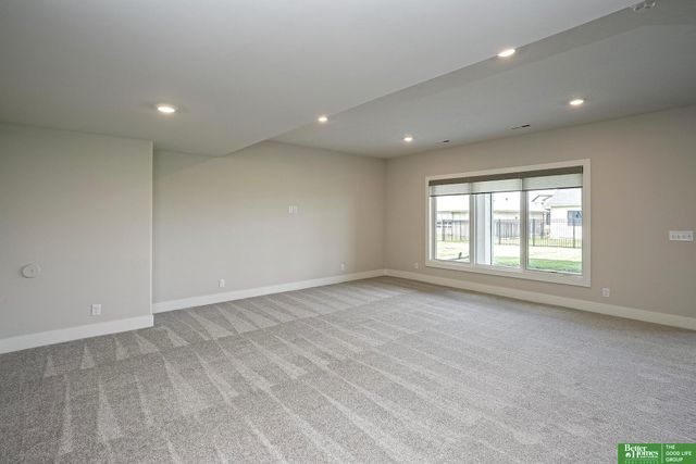 6513 S 208th Avenue, Elkhorn, NE 68022