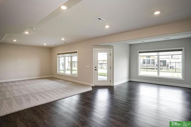 6513 S 208th Avenue, Elkhorn, NE 68022