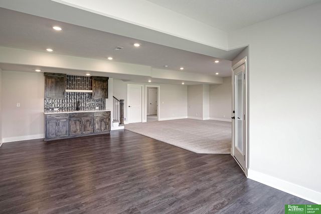 6513 S 208th Avenue, Elkhorn, NE 68022