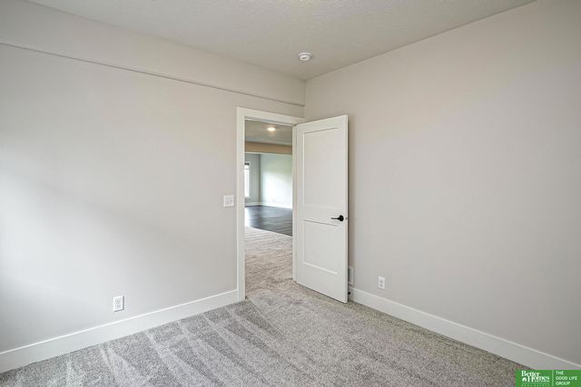6513 S 208th Avenue, Elkhorn, NE 68022