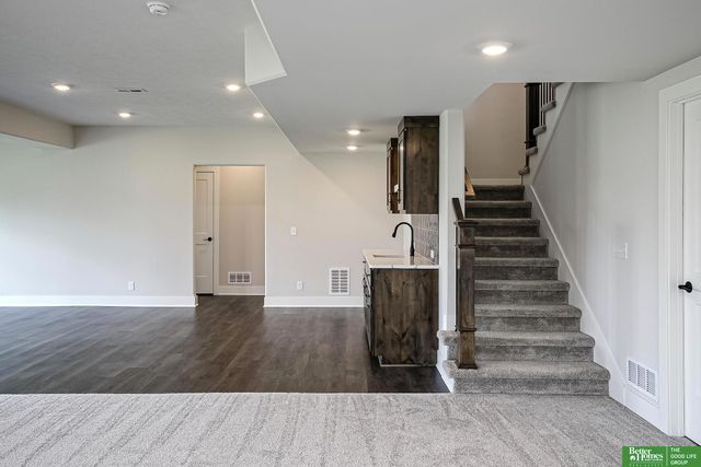 6513 S 208th Avenue, Elkhorn, NE 68022