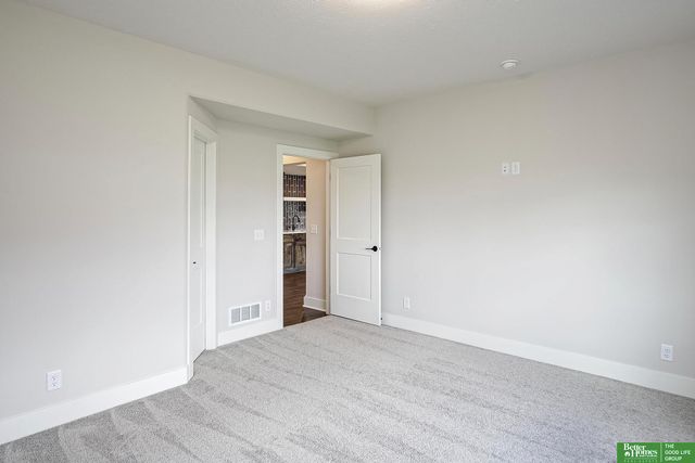 6513 S 208th Avenue, Elkhorn, NE 68022