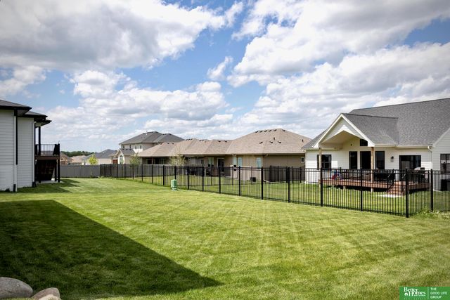 6513 S 208th Avenue, Elkhorn, NE 68022