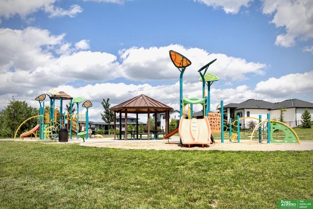 6513 S 208th Avenue, Elkhorn, NE 68022