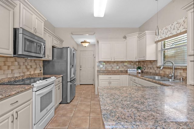 924 Shalimar Point Drive, Shalimar, FL 32579