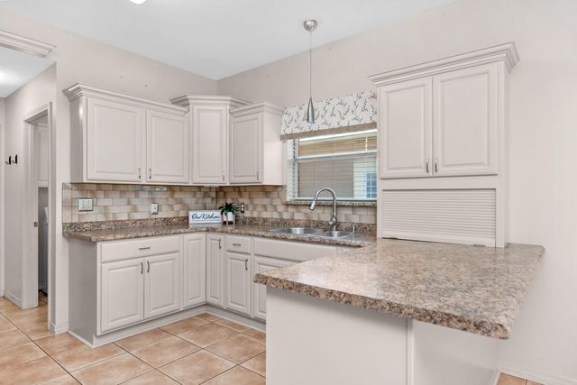 924 Shalimar Point Drive, Shalimar, FL 32579