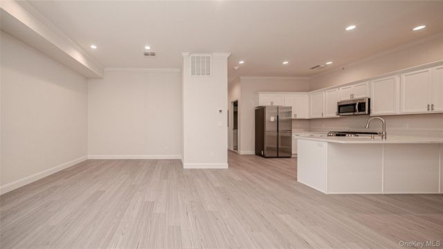 776 Fulton Street 3A, Farmingdale, NY 11735