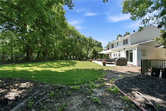 12862 Sagamore Road, Leawood, KS 66209