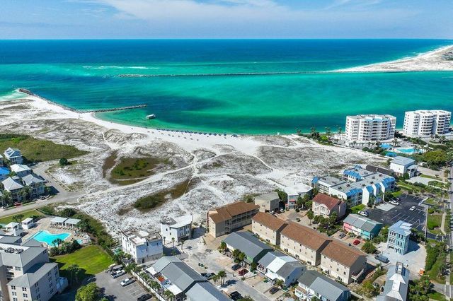 11 Gulf Breeze Court, Destin, FL 32541