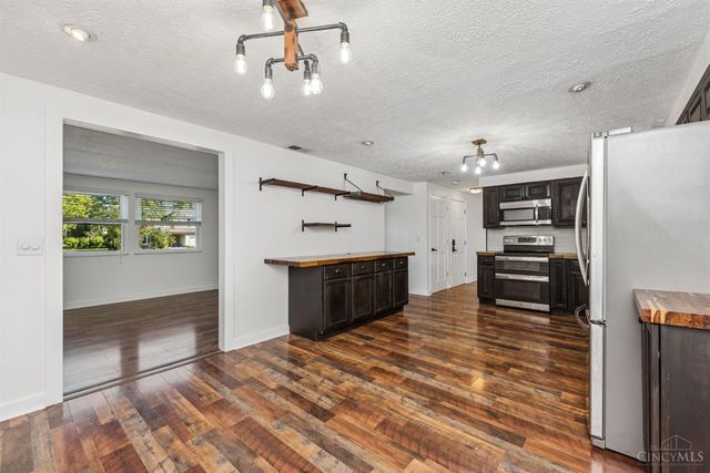 4254 Fox Hollow Drive, Blue Ash, OH 45241