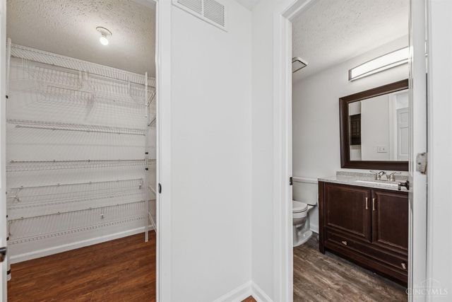 4254 Fox Hollow Drive, Blue Ash, OH 45241