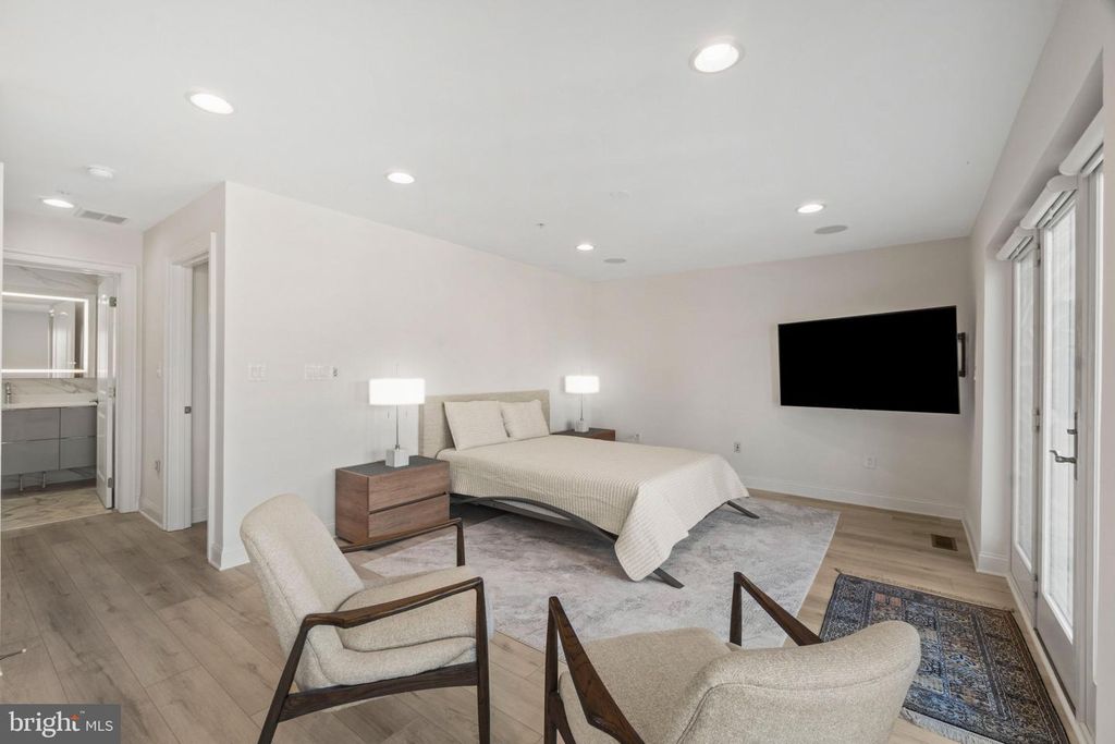 Image 15 of property listing at 608 PONTE VILLAS N #170, Baltimore, MD 21230
