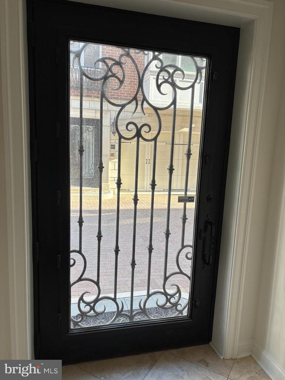 Image 4 of property listing at 608 PONTE VILLAS N #170, Baltimore, MD 21230