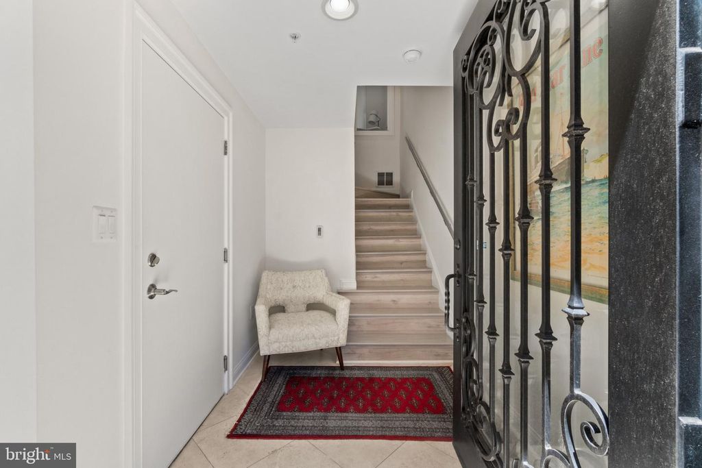 Image 5 of property listing at 608 PONTE VILLAS N #170, Baltimore, MD 21230