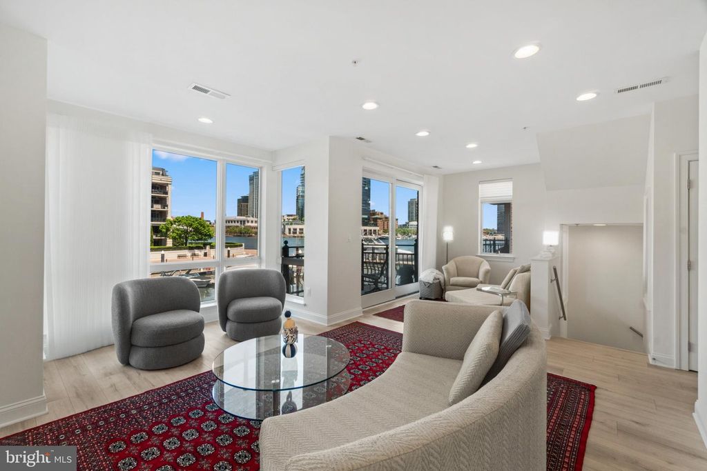 Image 9 of property listing at 608 PONTE VILLAS N #170, Baltimore, MD 21230