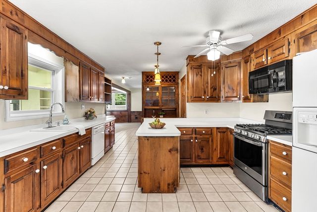 173 Florence Rd, Lowell, MA 01851