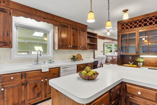 173 Florence Rd, Lowell, MA 01851