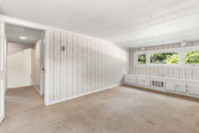 173 Florence Rd, Lowell, MA 01851