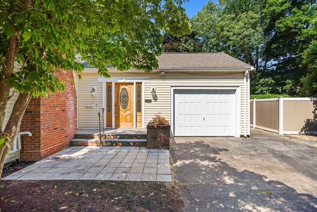 173 Florence Rd, Lowell, MA 01851