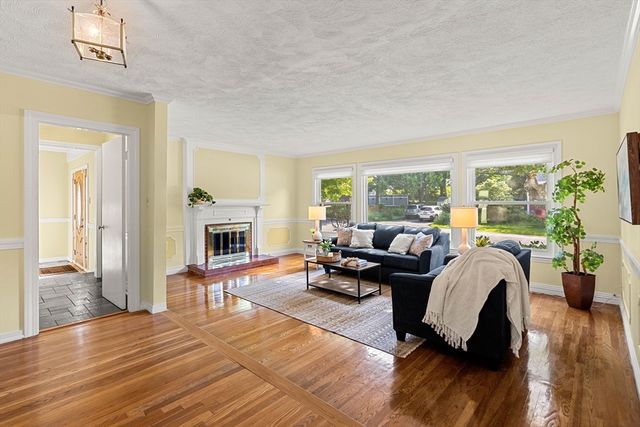173 Florence Rd, Lowell, MA 01851