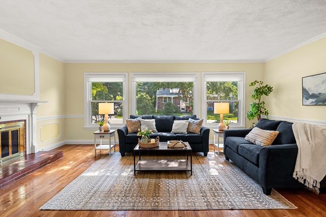 173 Florence Rd, Lowell, MA 01851