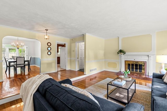 173 Florence Rd, Lowell, MA 01851
