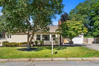 173 Florence Rd, Lowell, MA 01851
