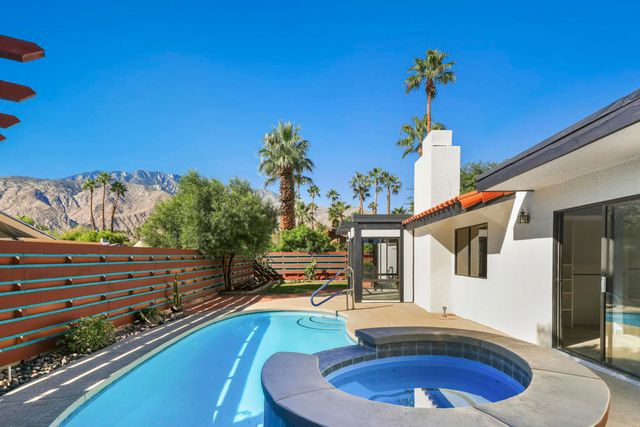 1351 E Luna Way, Palm Springs, CA 92262
