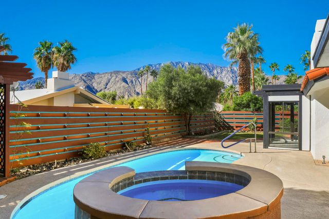 1351 E Luna Way, Palm Springs, CA 92262