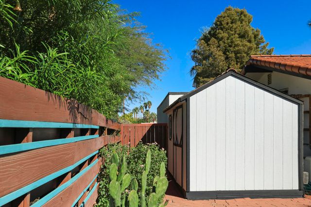 1351 E Luna Way, Palm Springs, CA 92262