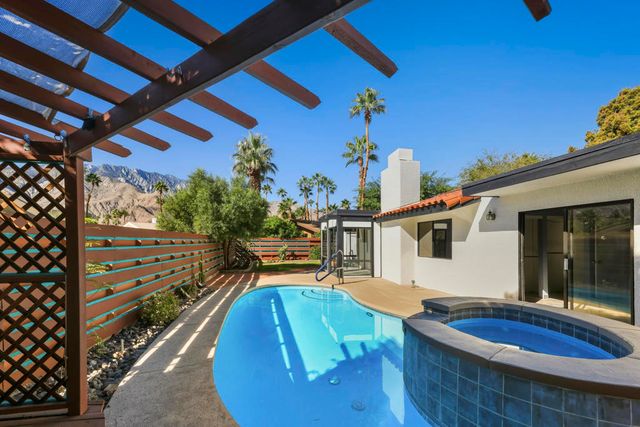 1351 E Luna Way, Palm Springs, CA 92262
