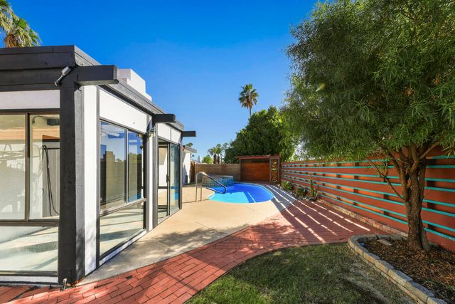 1351 E Luna Way, Palm Springs, CA 92262