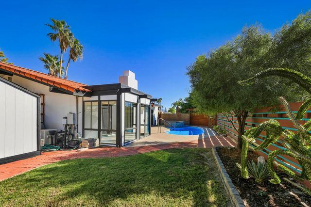 1351 E Luna Way, Palm Springs, CA 92262