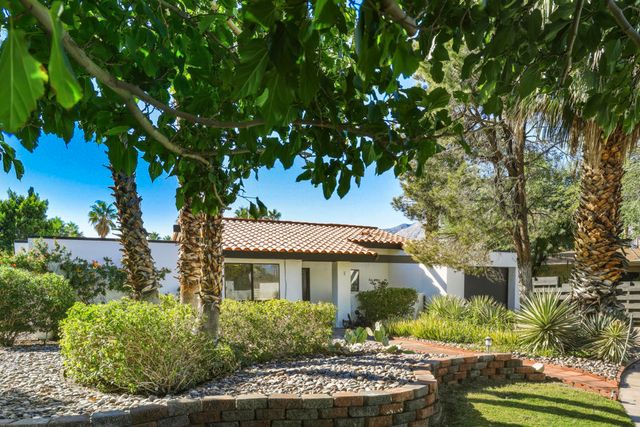 1351 E Luna Way, Palm Springs, CA 92262