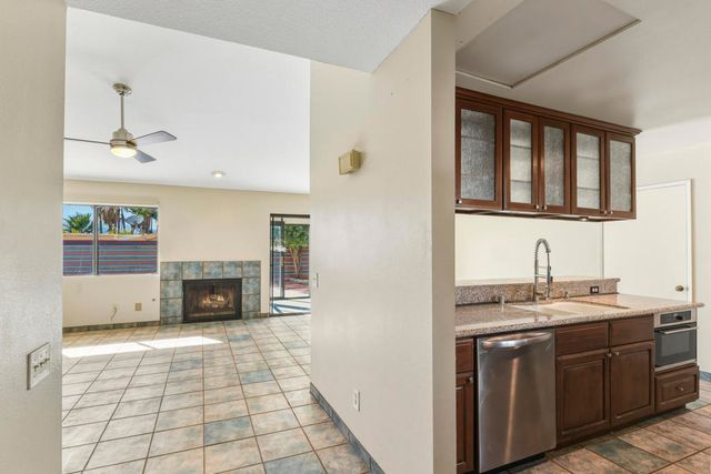 1351 E Luna Way, Palm Springs, CA 92262