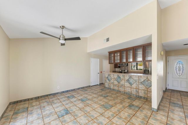 1351 E Luna Way, Palm Springs, CA 92262