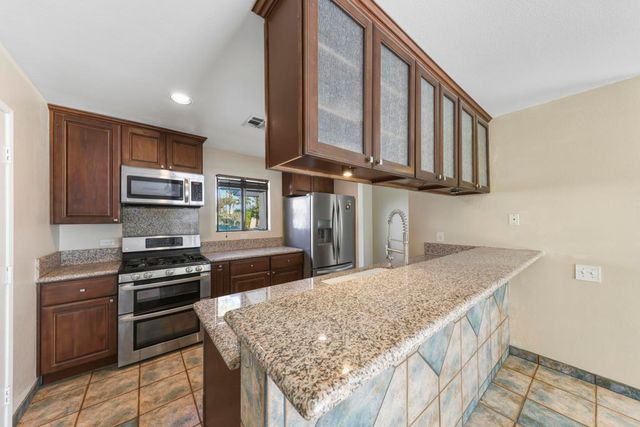 1351 E Luna Way, Palm Springs, CA 92262